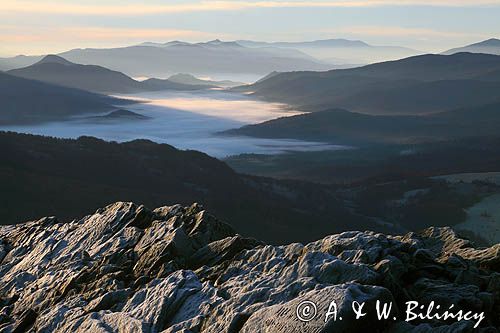 Inwersja, mgły w Dolinie Wołosatego, widok z Połoniny Wetlińskiej, Bieszczady