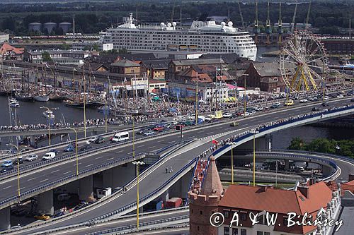 Szczecin, panorama z zamku Książąt Pomorskich, z Wieży Zegarowej, szosa szybkiego ruchu, Odra Zachodnia i Duńczyca, Łasztownia, Tall Ship Race 2007, zlot żaglowców, Dream Ship - The World, statek hotelowiec, Baszta Panieńska zwana Basztą Siedmiu Płaszczy