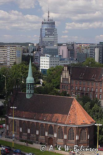 Szczecin, panorama z zamku Książąt Pomorskich, z Wieży Zegarowej, Kościół św. Piotra i św. Pawła, XV wiek i nowoczesne wieżowce