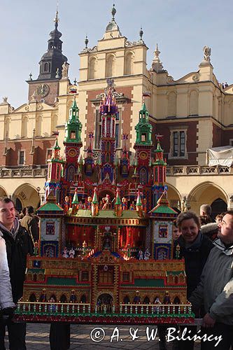 Szopki Krakowskie na Rynku pod pomnikiem Mickiewicza w pierwszy czwartek grudnia, Kraków Christmas cribs, Cracow, Poland