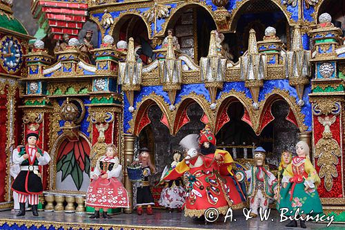 Lajkonik, Szopki Krakowskie na Rynku pod pomnikiem Mickiewicza w pierwszy czwartek grudnia, Kraków Christmas cribs, Cracow, Poland