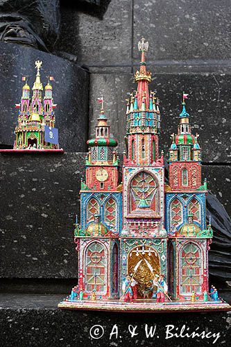 Szopki Krakowskie na Rynku pod pomnikiem Mickiewicza w pierwszy czwartek grudnia, Kraków Christmas cribs, Cracow, Poland