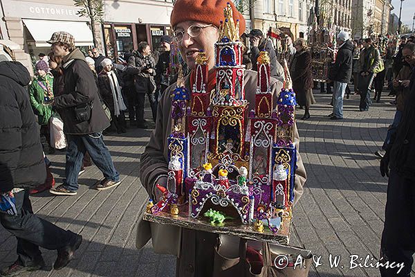 Szopki Krakowskie na Rynku pod pomnikiem Mickiewicza w pierwszy czwartek grudnia, Kraków