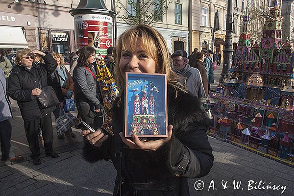 Szopki Krakowskie na Rynku pod pomnikiem Mickiewicza w pierwszy czwartek grudnia, Kraków