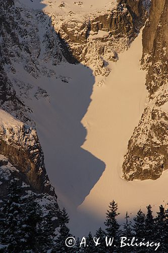 Tatry cień grani w Mnichowym żlebie, świt