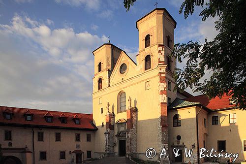 Opactwo, klasztor Benedyktynów w Tyńcu nad rzeką Wisłą