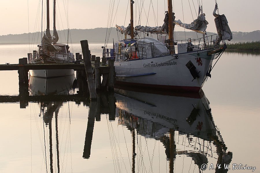 o świcie, port Krummin, wyspa Uznam, Niemcy