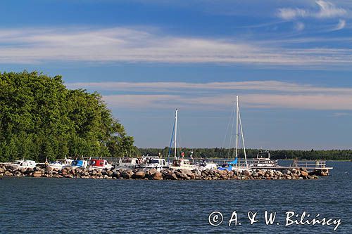 port jachtowy przy wyspie Vaha-Huilkrunnii, Finlandia, Zatoka Botnicka, Park Narodowy