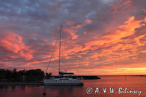 zachód słońca przy pomoście na wyspie Valassaaret, Archipelag Kvarken, Finlandia, Zatoka Botnicka