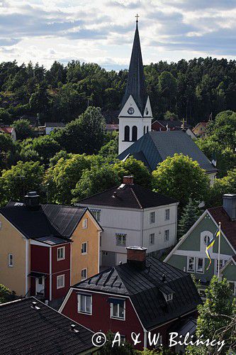 kościół i domy, widok z Lejon Berget, Valdemarsvik, Szwecja