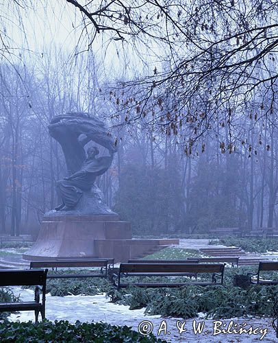 Warszawa, Łazienki, pomnik Fryderyka Chopina