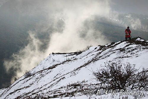 W chmurach, poranek na Wetlińskiej, Bieszczady