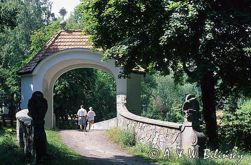 Wieś Wiele na Kaszubach, Kalwaria, kapliczka ' nad Cedronem ' Kaszuby, Polska