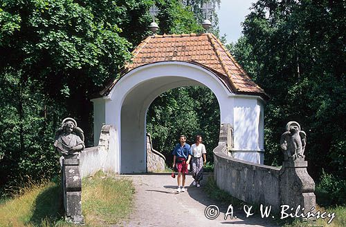 Wieś Wiele na Kaszubach, Kalwaria, kapliczka ' nad Cedronem ' Kaszuby, Polska