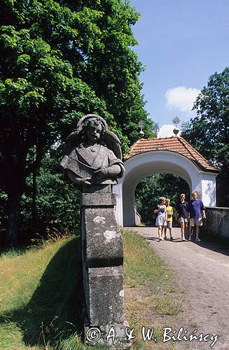 Wieś Wiele na Kaszubach, Kalwaria, kapliczka ' nad Cedronem ' Kaszuby, Polska