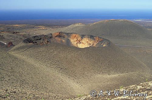 Krater wulkan w Parku Narodowym Timanfaya, Lanzarote Wyspy Kanaryjskie,