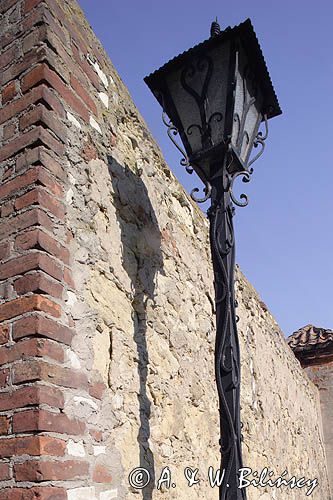 latarnia koło zamku - Wieży Ariańskiej z pocz.XVI wieku, Wojciechów / koło Nałęczowa/