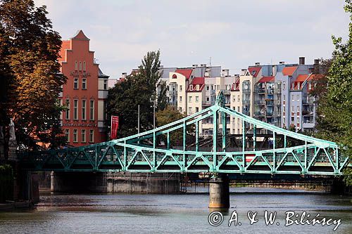 rzeka Odra we Wrocławiu, most Tumski, most miłości, kłódki zakochanych, most zakochanych