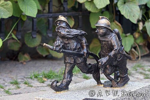 Wrocław, wrocławskie krasnale, Strażacy