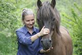 Koń i dziewczyna, bransoletka z końskiego włosa