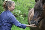 Koń i dziewczyna, bransoletka z końskiego włosa