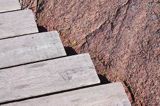 drewniany pomost i skała, port jachtowy, wyspa Rodhamn, Alandy, Finlandia wooden pier and the rock, marina, Rodhamn Island, Alands, Finland