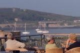 widok z Braye na Port i zatokę Braye na wyspie Alderney, Channel Islands, Anglia, Wyspy Normandzkie, Kanał La Manche