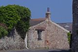 uliczka w St. Anne na wyspie Alderney, Channel Islands, Anglia, Wyspy Normandzkie, Kanał La Manche