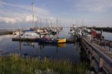 w porcie jachtowym w Nes, Wyspa Ameland, Wyspy Fryzyjskie, Holandia, Waddensee