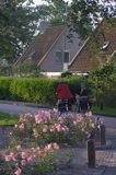 rowerzyści w Nes, Wyspa Ameland, Wyspy Fryzyjskie, Holandia, Waddensee