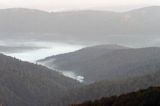 Bieszczady, panorama, mgły o świcie w Dolinie Sanu, widok z Połoniny Wetlińskiej