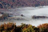 poranne jesienne mgły w Bieszczadach, widok z Połoniny Caryńskiej