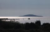 widok na wyspę Bla Jungfrun z wyspy Furo, Kalmarsund, Szwecja