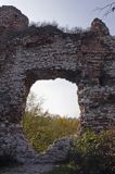 ruiny średniowiecznego zamku rycerskiego, zwanego też zamkiem Esterki, Bochotnica / koło Kazimierza Dolnego/, Kazimierski Park Krajobrazowy