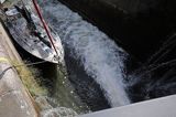 Safran w śluzie Borenshult, Kanał Gota, Gotajski, Szwecja
