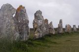 Menhirs de Lagatjar koło Camaret sur Mer, Bretania, Francja pole prehistorycznych stojących kamieni ułozonych w linie, Alignements de Lagatjar