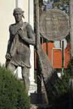 Pomnik rybaka - Pawła Wasznika na rynku w Czaplinku