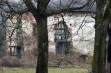 Dąbrówka Starzeńska, zespół parkowo pałacowy, ruiny zamku Kmitów