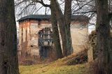 Dąbrówka Starzeńska, zespół parkowo pałacowy, ruiny zamku Kmitów