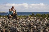 Układanie wieżyczek z kamieni, wyspa Jurmo, szkiery Turku, Finlandia Jurmo Island, Finland