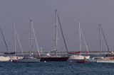 s/y Safran, Trismus 37, na boi przy wyspie Ille Saint Nicolas, Illes Glenan, Archipelag Glenan, Zatoka Biskajska, Bretania, Francja,