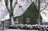 zima na Kaszubach, chata we wsi Gliśno
