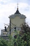 Góra Kalwaria, latarnia uliczna przy kościele ´Na Górce´ pw. Podwyższenia Krzyża Świętego