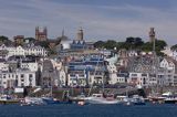 port i miasto St Peter Port na wyspie Guernsey, Channel Islands, Anglia, Wyspy Normandzkie, Kanał La Manche