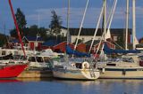 pomost dla jachtów w wiosce rybackiej na wyspie Haapasaari, Zatoka Fińska, Finlandia
