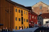 Zabytkowe drwniane budynki - spichlerze w Halden, Południowa Norwegia