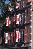 okiennice w Harlingen, Holandia, Waddensee, dom urodzenia Simon Vestdeijk, pisarza
