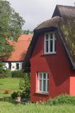 dom kryty strzechą w Kloster na wyspie Hiddensee, Mecklenburg-Vorpommern, Niemcy