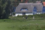 dom kryty strzechą w Kloster na wyspie Hiddensee, Mecklenburg-Vorpommern, Niemcy