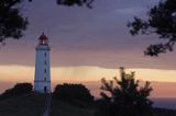 latarnia morska na północnym krańcu wyspy Hiddensee, Mecklenburg-Vorpommern, Niemcy, o świcie